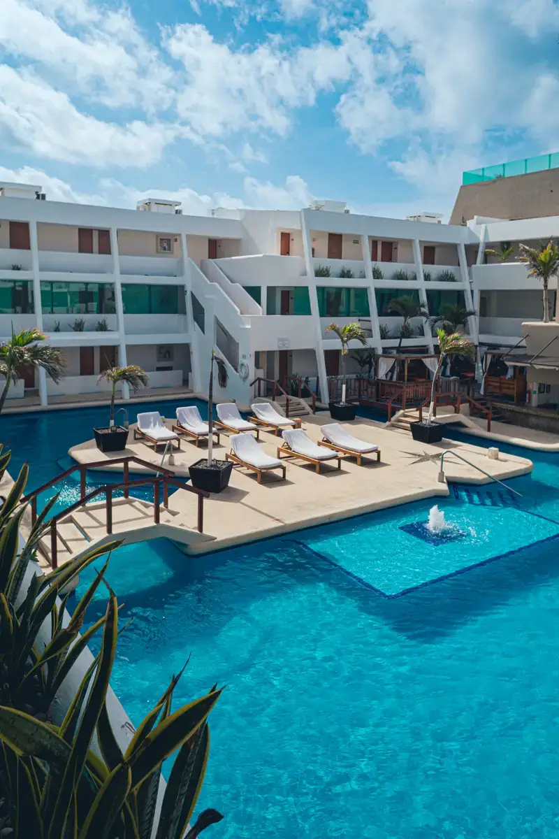 Main swimming pool with sun loungers and fountain at Flamingo Cancun